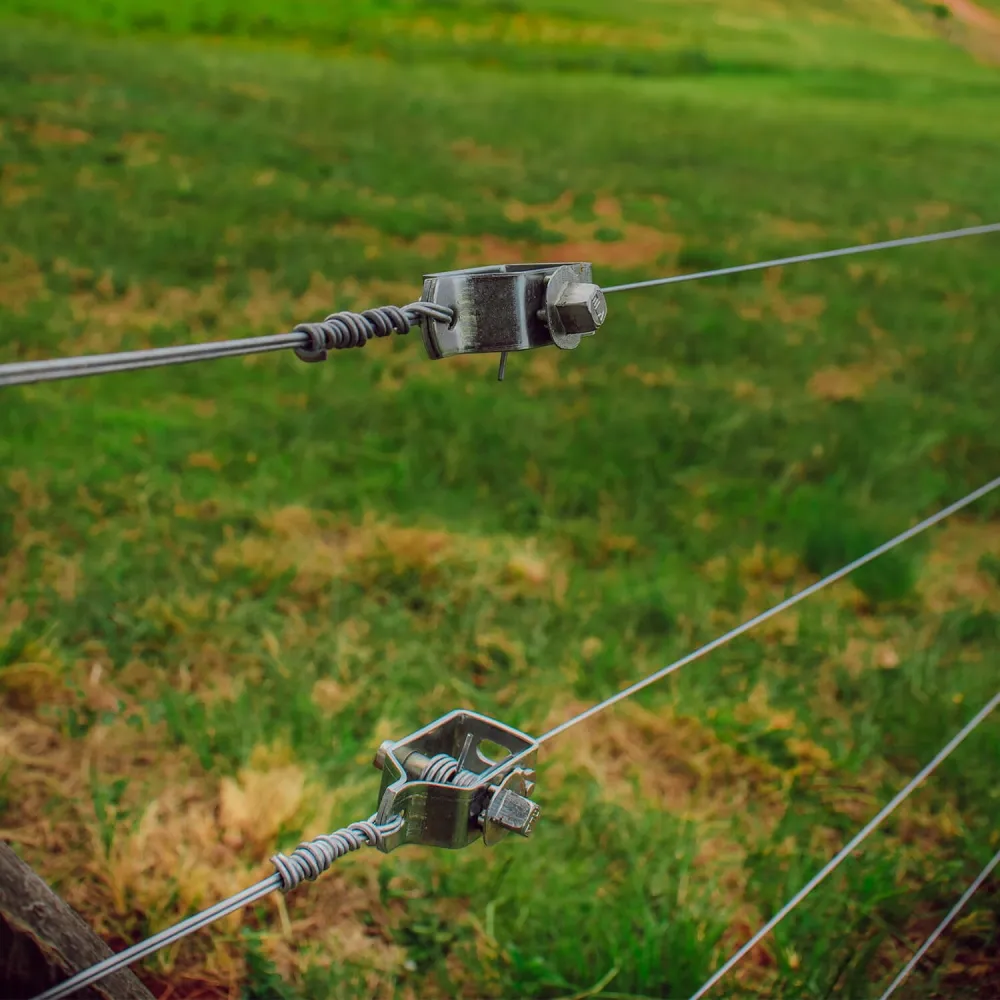 Electric Fence Wire Spring Clip Strainer Product Usage Scenario Diagram 02